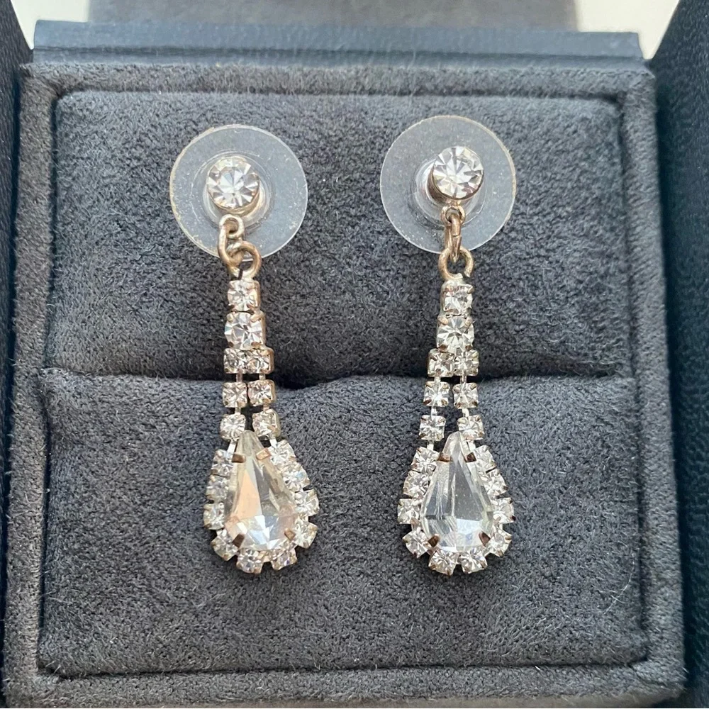 Beautiful Rhinestone Drop Earrings - In perfect condition! 💎 🤍